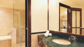 Basic Apartment, City View | Bathroom