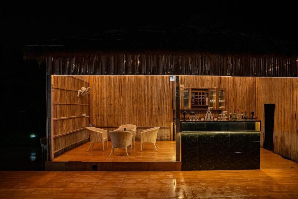 Luxury Villa | Bar (on property)