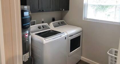 3143 Dover #3 · Modern Apartment High End Finishes & Washer/Dryer In-unit.