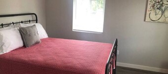 3143 Dover #3 · Modern Apartment High End Finishes & Washer/Dryer In-unit.