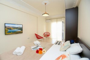Family Apartment, Multiple Bedrooms, Sea Facing (Beach Front Terace) | 2 bedrooms, free WiFi, bed sheets - Beach Front Terace (Qendër Vlorë)