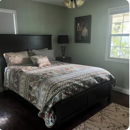 Cozy 2-bedroom house in quaint Jamestown with AC . Near Casinos and Yosemite.