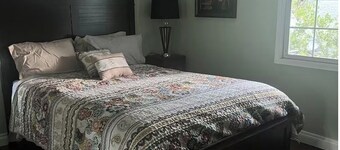 Cozy 2-bedroom house in quaint Jamestown with AC . Near Casinos and Yosemite.