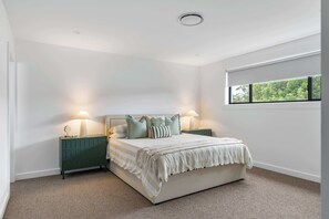 4 bedrooms, iron/ironing board, travel crib, WiFi - Beachside on Beecroft (Huskisson)