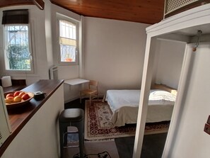 1 bedroom, bed sheets - Studio, close to the Exhibition Center. (Issy-les-Moulineaux)