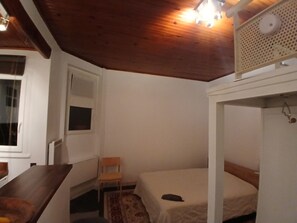 Room - Vrbo Property (Issy-les-Moulineaux)