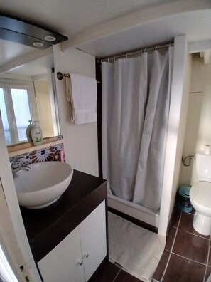 Handtücher, Seife, Toilettenpapier
