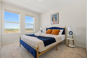 3 bedrooms, iron/ironing board, free WiFi, bed sheets - Charming 3-bedroom house in beautiful Calgary with AC (Calgary)