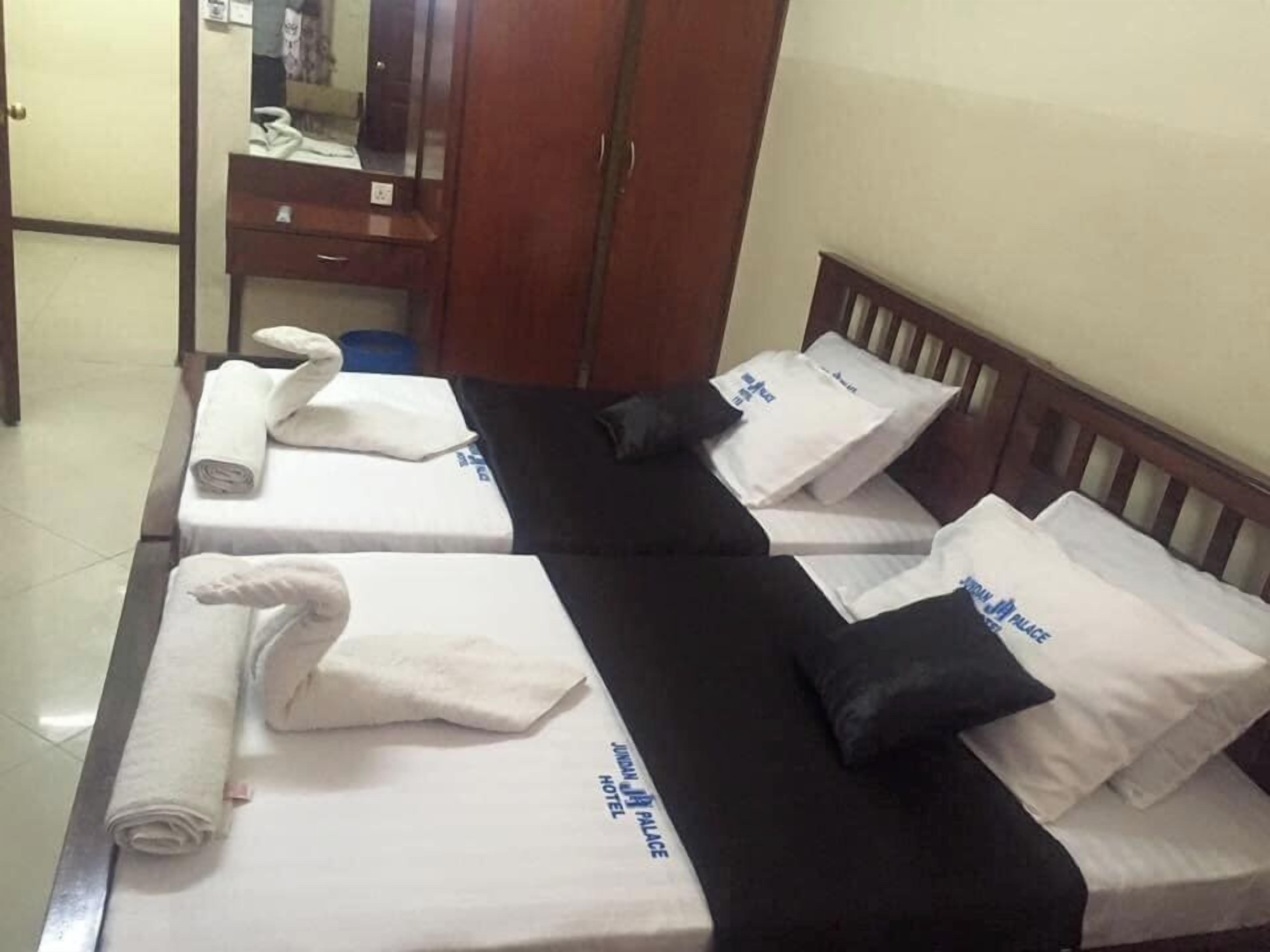 Deluxe Twin Room | WiFi (free), bed sheets
