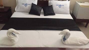 Deluxe Double Room | Free WiFi, bed sheets