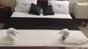Deluxe Double Room | Free WiFi, bed sheets