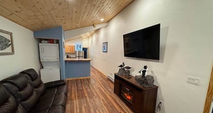 Serenity Adventures - Sunnyside Bunkhouse