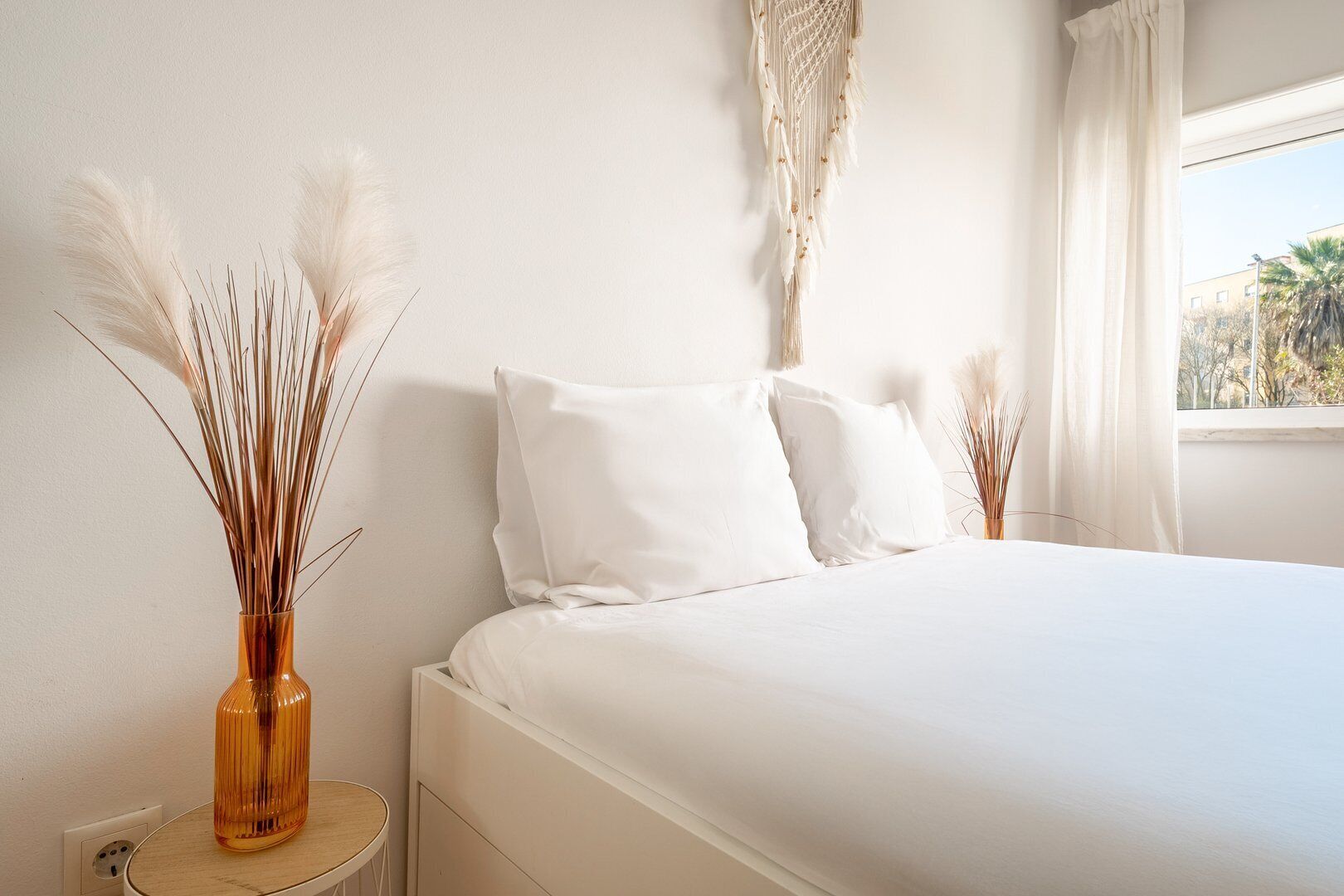 3 bedrooms, desk, iron/ironing board, internet