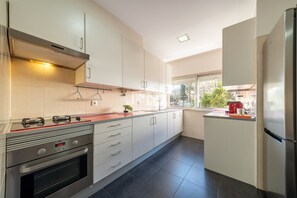 Fridge, microwave, oven, dishwasher