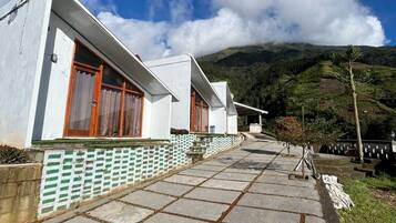 Dobbeltrom – standard, fjellutsikt | Overnattingsstedets uteområder