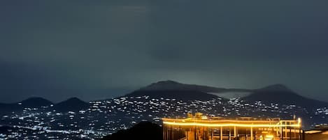 Chambre Deluxe double, vue sur la montagne | Terrain de lâhĂ©bergement