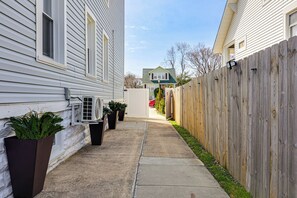 Property grounds - Oasis Hideaway Apt w/ Rainforest Shower! (Baltimore)