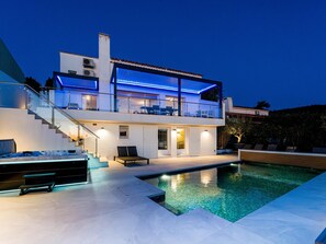 Pool - Beautiful villa with airco, pool and hottub (Les Issambres)