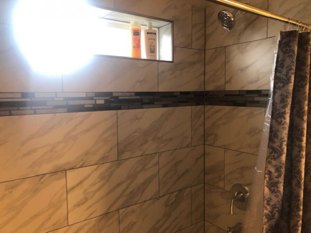 Hårtørrer, håndklæder, Sæbe, Toiletpapir