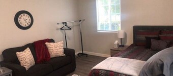 3143 Dover #1 · Modern Apartment High End Finishes & Washer/Dryer In-unit.