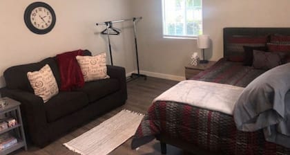 3143 Dover #1 · Modern Apartment High End Finishes & Washer/Dryer In-unit.