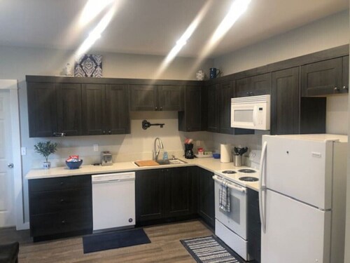 3143 Dover #1 · Modern Apartment High End Finishes & Washer/Dryer In-unit.