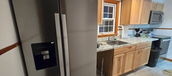 Cozy newly renovated unit in a delightful hilltop with  AC  near Hospital