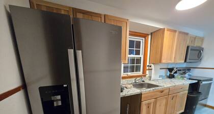 Cozy newly renovated unit in a delightful hilltop with AC near Hospital