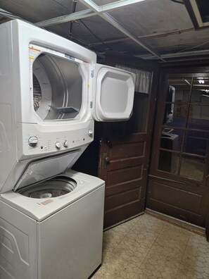 Interior - Cozy newly renovated unit in a delightful hilltop  near Hospital and Amenities  (Johnstown)