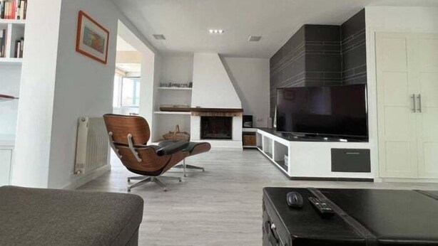 A modern living room with a fireplace, a television, and a seating area. - Beautiful house with a swimming pool and views in Roses AV/33 (Roses)