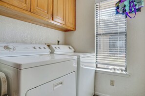 Interior - 5 Mi to Granbury Square: Waterfront Escape w/ Dock (Granbury)