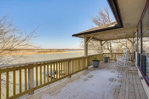 Property grounds - 5 Mi to Granbury Square: Waterfront Escape w/ Dock (Granbury)