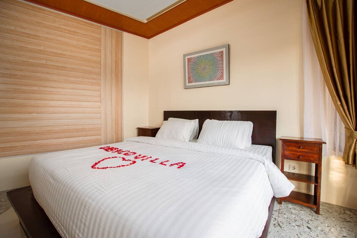 Deluxe Suite, 1 Queen Bed, Air conditioning, Courtyard View