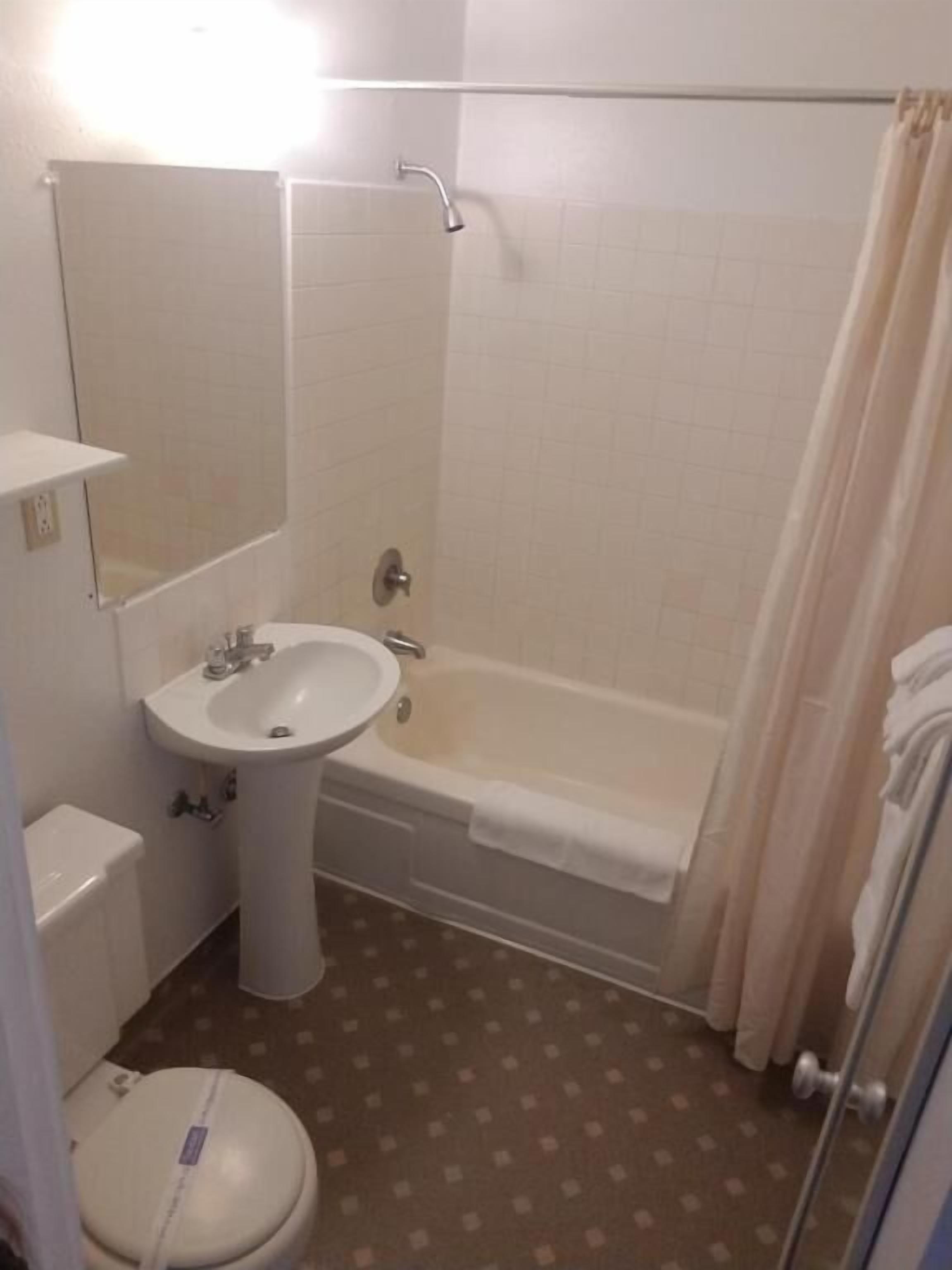 Single Room | Bathroom