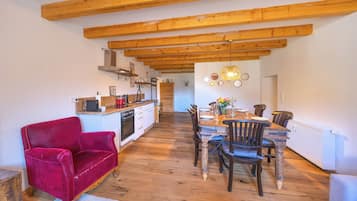 Superior Studio Suite, Mountain View | Private kitchen