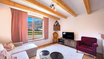 Superior-Studiosuite, Bergblick | Wohnbereich