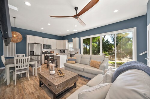 Private Luxury Pool House – Walk to Historic Folsom & Sutter St