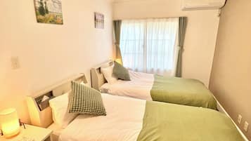 3 bedrooms, iron/ironing board, WiFi, bed sheets