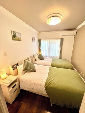3 bedrooms, iron/ironing board, WiFi, bed sheets - Ikebukuro 1 stop｜Entire Private House｜ 3BR for 8 ｜ 7min walk｜Convenience store 3min (豊島区池袋本町)