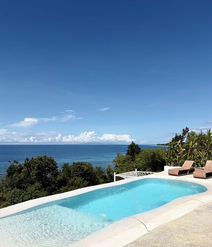 Villa Corazon: Private Cliffside 2-bedroom Villa, Infinity Pool & Ocean Views