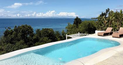 Villa Corazon: Private Cliffside 2-bedroom Villa, Infinity Pool & Ocean Views