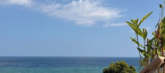Villa Corazon: Private Cliffside 2-bedroom Villa, Infinity Pool & Ocean Views