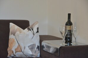Classic Apartment, 2 Bedrooms | Interior detail
