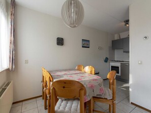 Classic Villa, 4 Bedrooms | Dining - Villa in Julianadorp Near Sandy Beach (Julianadorp)