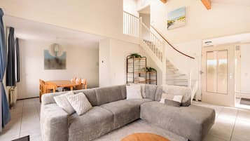 Classic Villa, 4 Bedrooms | Ruang tamu