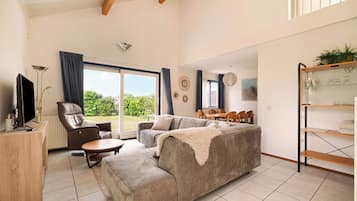 Classic Villa, 4 Bedrooms | Ruang tamu