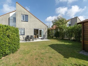 Classic Villa, 4 Bedrooms | Garden - Villa in Julianadorp Near Sandy Beach (Julianadorp)