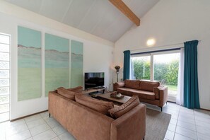 Comfort Villa, 3 Bedrooms | Living room - Villa in Julianadorp Near Sandy Beach (Julianadorp)