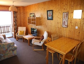 Classic Apartment, 3 Bedrooms | Dining - Apartment in Valais Near Cable Car (Nendaz)
