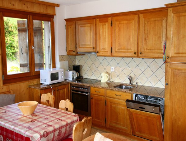 Private kitchen - Apartment in Valais Near Cable Car (Nendaz)